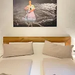 Apartment Laubhuette Baum 1 *