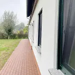 Laubhuette Baum 1 *
