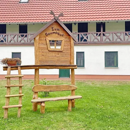 Laubhuette Baum 1 דירה