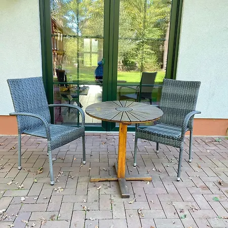 Laubhuette Baum 1 * בורג