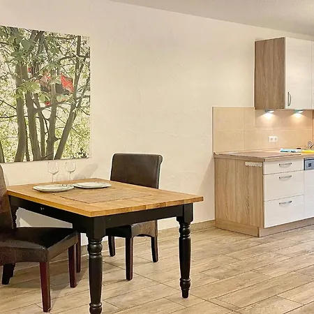 Apartment Laubhuette Baum 1 *