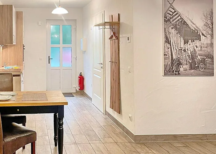 Laubhuette Baum 1 דירה