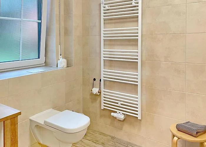 Laubhuette Baum 1 * בורג