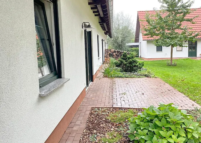 Laubhuette Baum 1 * בורג