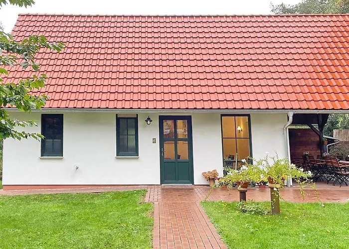 Laubhuette Baum 1 דירה