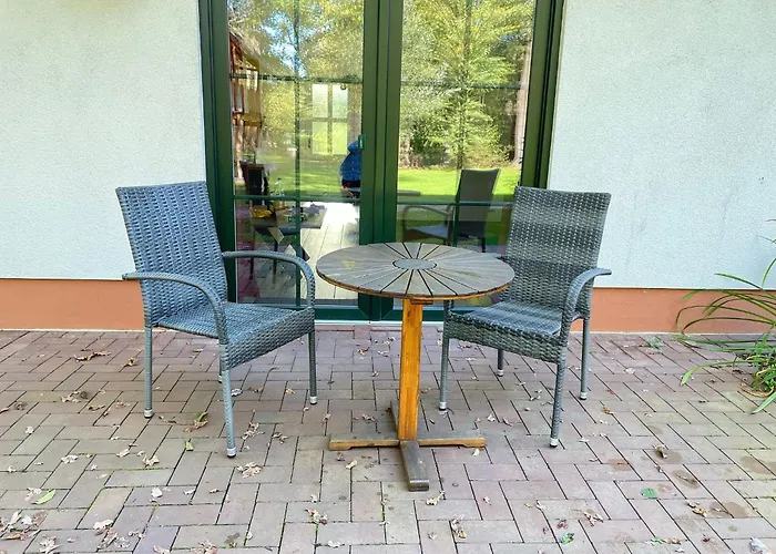 Laubhuette Baum 1 * בורג