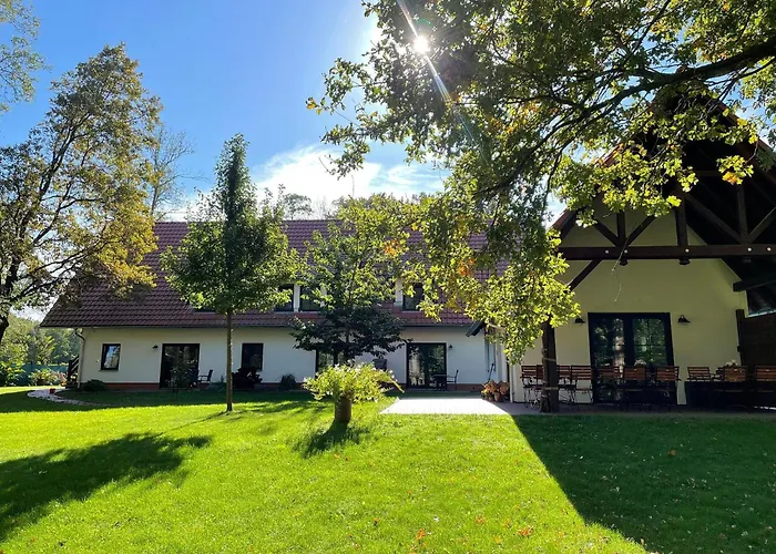 Laubhuette Baum 1 דירה